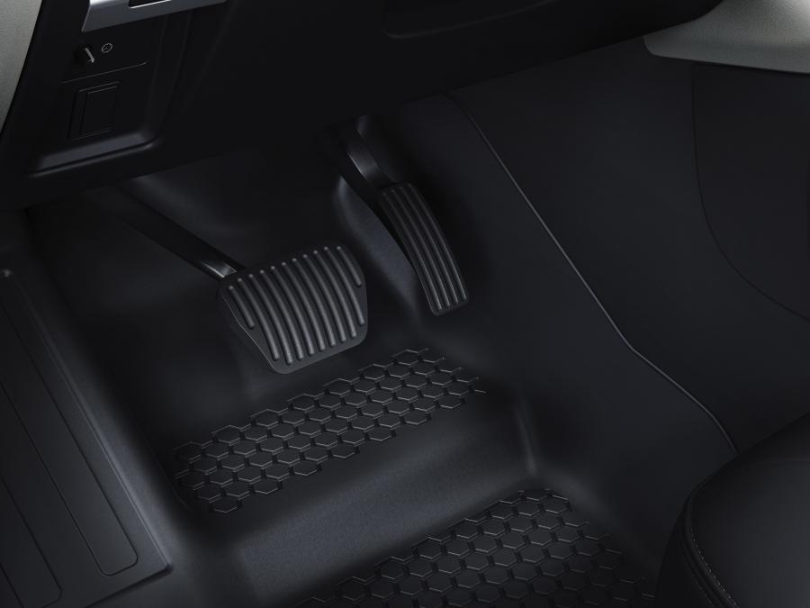 Детали интерьера Land Rover Defender 110 Explorer Pack First Edition 2020 года  (WW) (фото 47 из 57)